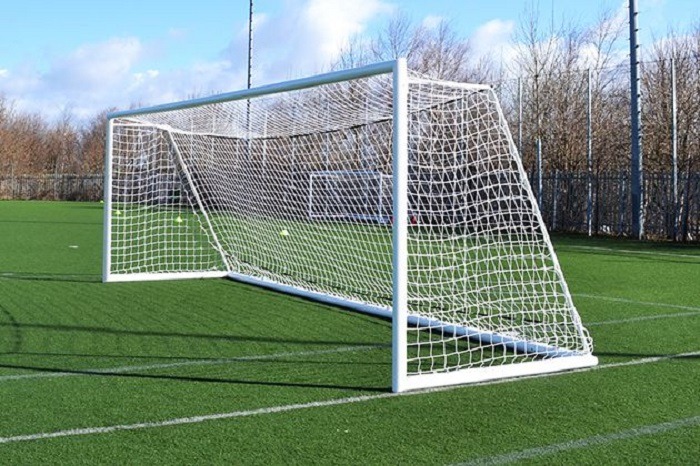 Bạn có biết khung thành bóng đá dài bao nhiêu mét không?